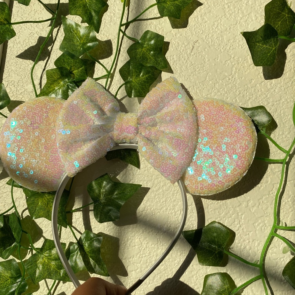 Minnie Mouse ear headband